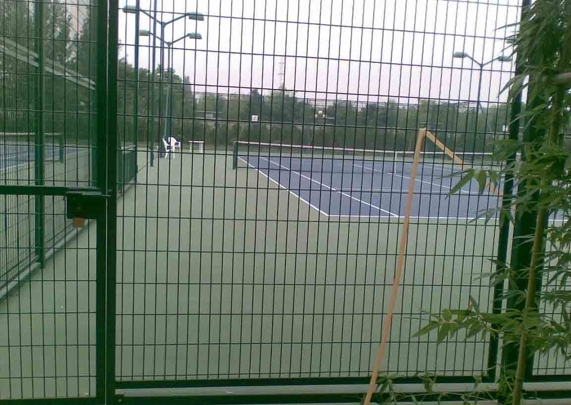 Hàng rào sân tennis VietaSteel